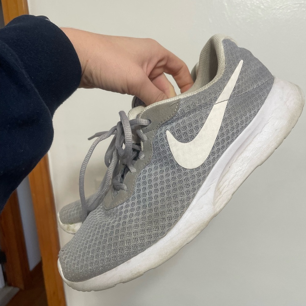 Women’s grey Nike running shoe 9.5